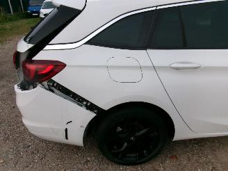 Opel Astra 1.6 CDTI Business Break - Black Edition picture 10