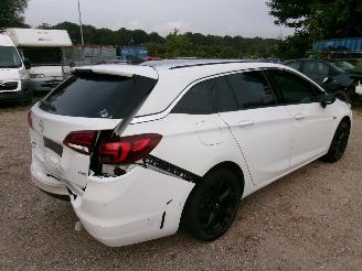 Opel Astra 1.6 CDTI Business Break - Black Edition picture 4