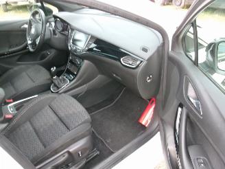 Opel Astra 1.6 CDTI Business Break - Black Edition picture 28
