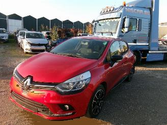 Vaurioauto  passenger cars Renault Clio 1.2  Limited 2017/1