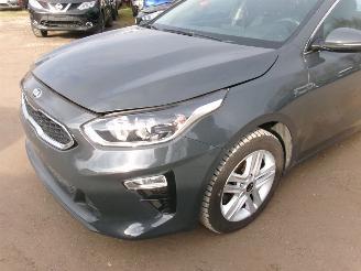 Kia Cee d 1.0 Break Lounge picture 6
