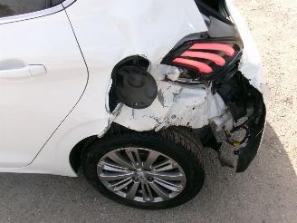 Peugeot 208 1.2 Allure 5 DRS picture 14