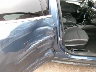 Ford Focus 1.5 Tdci  Break Cool & Connect picture 19