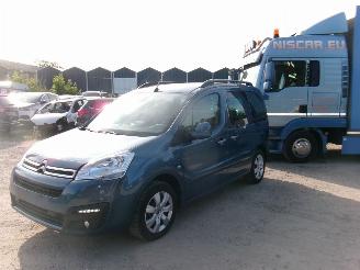 Vaurioauto  passenger cars Citroën Berlingo 1.2 Multispace 2018/6
