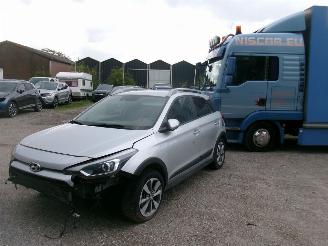 Auto incidentate Hyundai I-20 1.0 Cross 2017/8