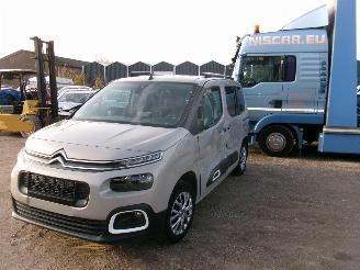 krockskadad bil auto Citroën Berlingo 1.2 New Multispace 2019/3