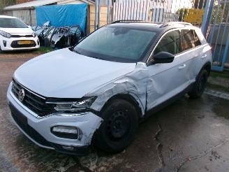 damaged passenger cars Volkswagen T-Roc 1.0 Style 2018/7