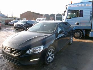 Schadeauto Volvo V-60 2.0 D - Kinetic 2015/11