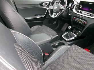 Kia Ceed 1.6 CRDI - Lounge HB picture 16