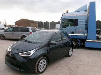Voiture accidenté Toyota Aygo 1.0 Aygo X - 5 Drs 2021/3