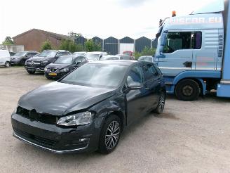 Vaurioauto  passenger cars Volkswagen Golf 1.2 -5 Drs Allstar 2016/3
