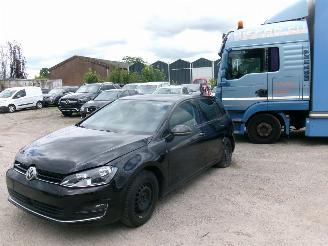 damaged passenger cars Volkswagen Golf 1.2 Allstar - 5 Drs 2017/2