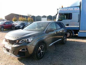 Coche accidentado Peugeot 3008 1.2 Allure 2018/4