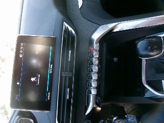 Peugeot 3008 1.2 Allure picture 31