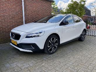 damaged passenger cars Volvo V-40 Cross-Country T3 Automaat 2019/3