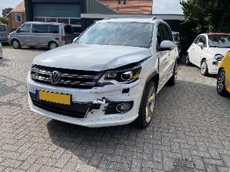 Volkswagen Tiguan 4Motion 1.4 TSi Sport&Style R-line Edition.pano/leer picture 4