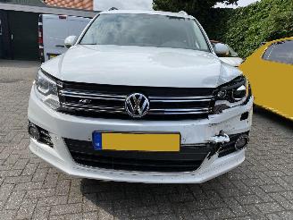 Volkswagen Tiguan 4Motion 1.4 TSi Sport&Style R-line Edition.pano/leer picture 2