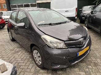 damaged passenger cars Toyota Yaris Aspiration 1.0 VVT-I5Drs Navi Clima Camera 2012/8