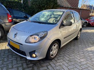 Schadeauto Renault Twingo 1.2 16v Authentique 2010/4