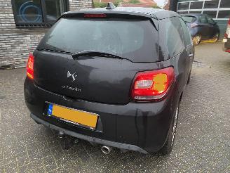 Citroën DS3 e-HDI 1.6 So Chic picture 30