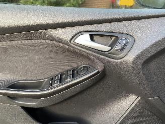 Ford Focus Auto is gereserveerd 1.5 Automaat Kombi motor probleem picture 23