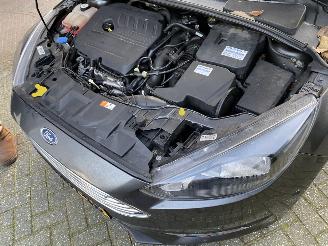 Ford Focus Auto is gereserveerd 1.5 Automaat Kombi motor probleem picture 8