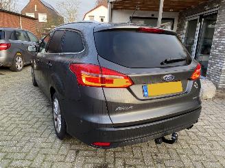 Ford Focus Auto is gereserveerd 1.5 Automaat Kombi motor probleem picture 35