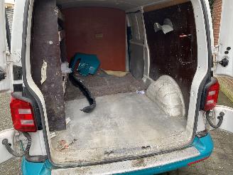 Volkswagen Transporter 2.0 TDi L2H1 Trentline 75KW 77DKM picture 19