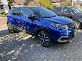 Auto incidentate Renault Captur Version-S 1.3 150PK 4cil VASTE PRIJS 2019/5