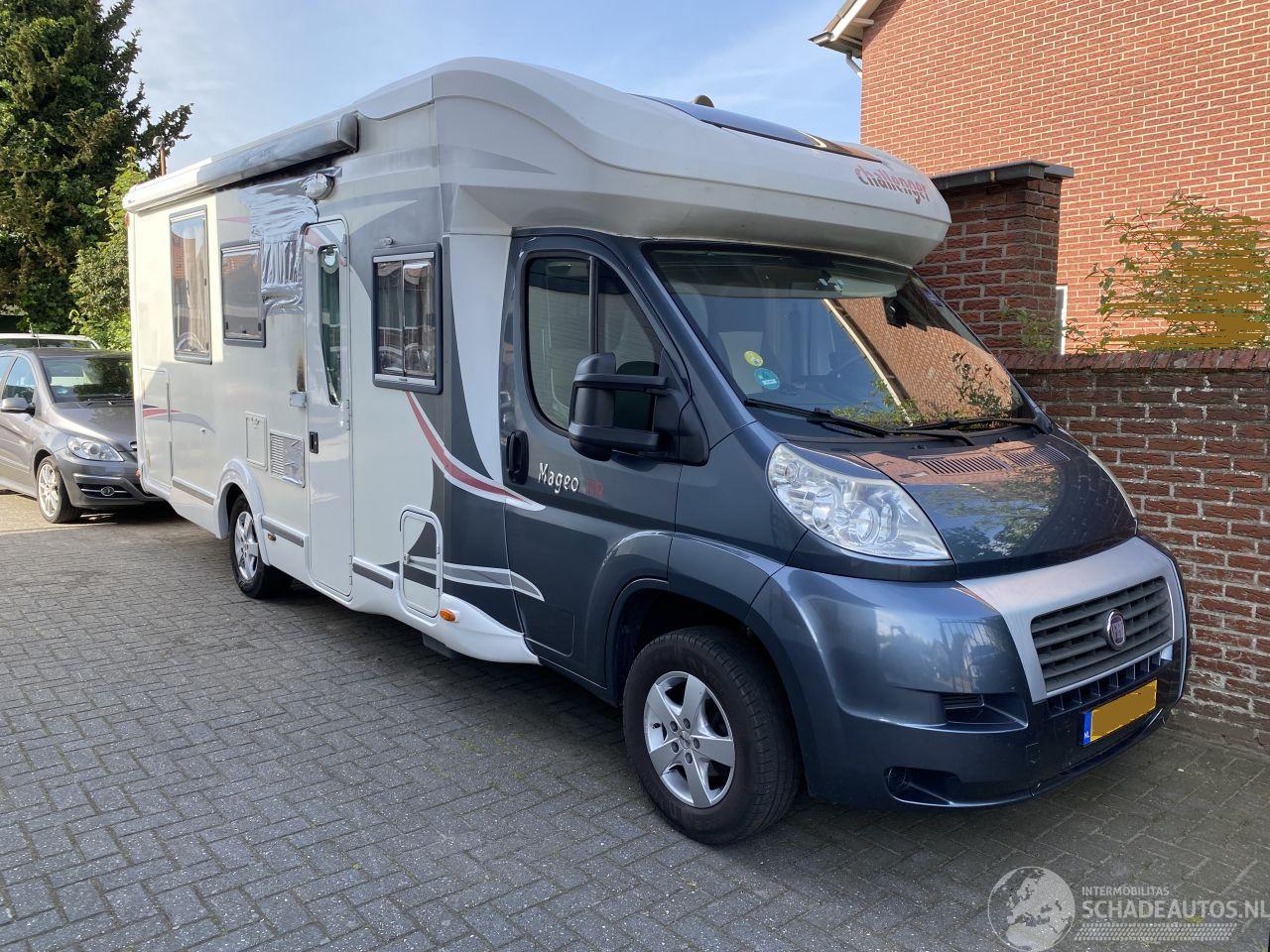 Challenger Mageo 118EB/119 Queensbed en hefbed