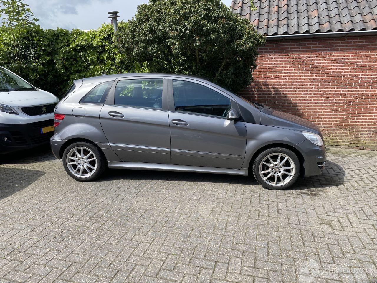 Mercedes B-klasse 180 Business Class bak en motor uitgevallen VASTE PRIJS/FINAL PRICE