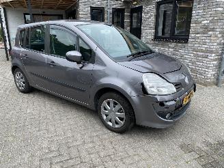 Renault Modus Automaat 1.6 82KW KORTE PRIJS. picture 6