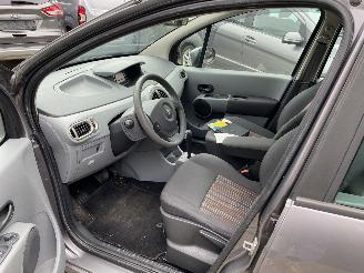 Renault Modus Automaat 1.6 82KW KORTE PRIJS. picture 19