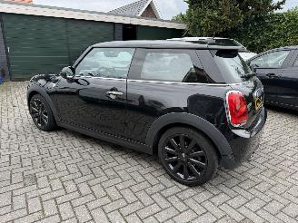 Mini Cooper Automaat 1.5 Chilli/Mary-Lebone Vaste Prijs alleen zakelijke verkoop. picture 4
