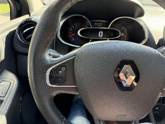 Renault Clio Limited 0.9 TCe station picture 13