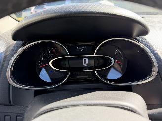 Renault Clio Limited 0.9 TCe station picture 14