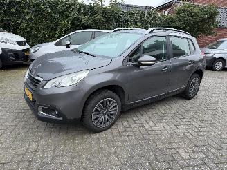 damaged passenger cars Peugeot 2008 Automaat 1.2 PureTech Blue Lion 2016/4