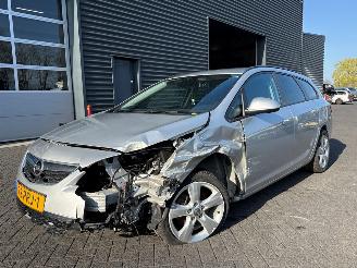 Vaurioauto  passenger cars Opel Astra SPORTS TOURER 1.6 Turbo 16V Combi/o  Benzine 1.598cc 132kW (179pk) 2011/3