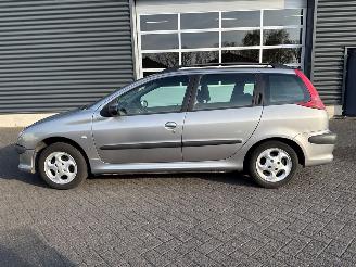 Peugeot 206 SW 1.4 Combi/o  Benzine 1.360cc 55kW (75pk) FWD picture 2