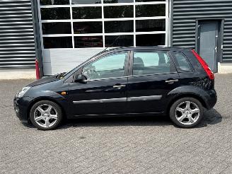 Ford Fiesta 1.25 16V Hatchback  Benzine 1.242cc 55kW (75pk) FWD picture 2