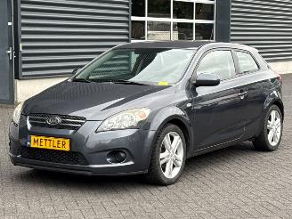 uszkodzony samochody osobowe Kia Cee d 1.4 CVVT 16V Hatchback 2Dr Benzine 1.396cc 66kW (90pk) FWD 2010/4