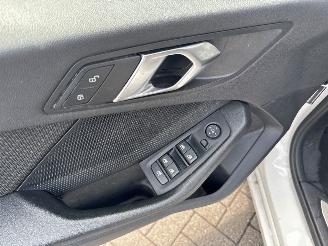 BMW 1-serie Navi, Camera, Stoelverwarming,118i TwinPower 12V Benzine 1.499cc 103kW (140pk) picture 19