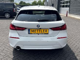 BMW 1-serie Navi, Camera, Stoelverwarming,118i TwinPower 12V Benzine 1.499cc 103kW (140pk) picture 4