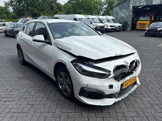 BMW 1-serie Navi, Camera, Stoelverwarming,118i TwinPower 12V Benzine 1.499cc 103kW (140pk) picture 7