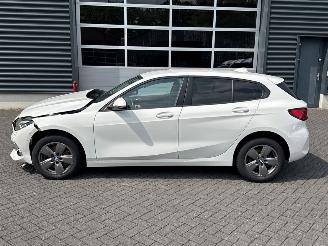 BMW 1-serie Navi, Camera, Stoelverwarming,118i TwinPower 12V Benzine 1.499cc 103kW (140pk) picture 2