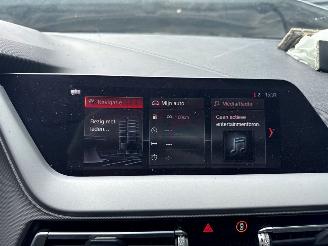 BMW 1-serie Navi, Camera, Stoelverwarming,118i TwinPower 12V Benzine 1.499cc 103kW (140pk) picture 14