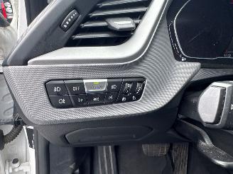 BMW 1-serie Navi, Camera, Stoelverwarming,118i TwinPower 12V Benzine 1.499cc 103kW (140pk) picture 22