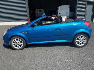 Opel Tigra 1.8 16V Cabrio  Benzine 1.796cc 92kW (125pk) FWD picture 3