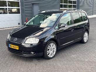 damaged passenger cars Volkswagen Touran 1.4 16V TSI 140 MPV  Benzine 1.390cc 103kW (140pk) 2006/11