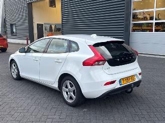Volvo V-40 1.6 T2 GTDi 16V Hatchback 4Dr Benzine 1.596cc 88kW (120pk) FWD picture 3